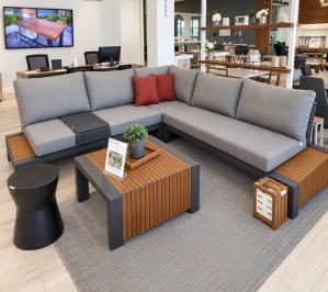 Pull-Over Lounge